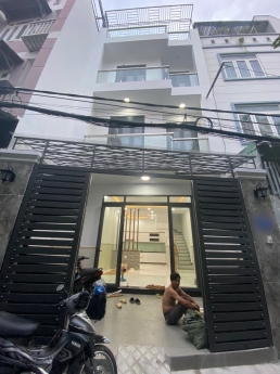 BÁN NHÀ GẤP NHÀ HXH- HOÀNG HOA THÁM BÌNH THẠNH-50M2-4TẦNG BTCT-NGANG 5M-7PN-DOAMG THU 150TR- NHỈNH