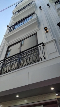 Bán nhà phúc lợi Long biên Dt 32m 5 tầng mt 3.4 m giá 3tỷ