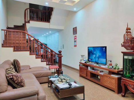 Cực hót! Nhà Nguyễn Văn Cừ 60m2, 5 tầng, ô tô 7 chỗ, 4.8 tỷ