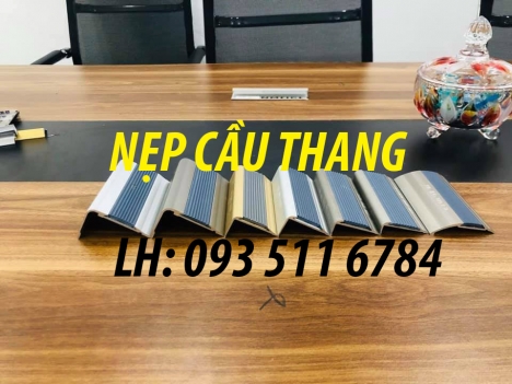 Nẹp cầu thang chống trượt Nẹp nhôm sàn cao thấp