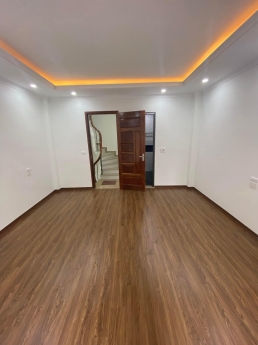 HIẾM GIẢI PHÓNG - PHÂN LÔ NGÕ THÔNG- GARA Ô TÔ - NHÀ MỚI Ở LUÔN