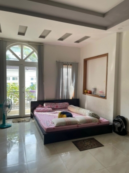 Bán nhà HXH Cống Lỡ Phường 15 Tân Bình xây lệch tầng mới đẹp thoáng mát.