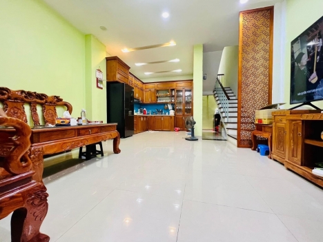 Bán nhà đẹp ngõ chợ Khâm Thiên, Đống Đa, 61m2, 4 tầng, MT 4m5, giá 5 tỷ 75.