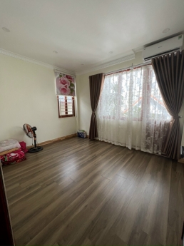 Cực gấp, bán nhà Cự Khối dân xây, ngõ rộng ô tô tránh, tặng full nội thất xịn đẹp, 45m*4T,3.6 tỷ