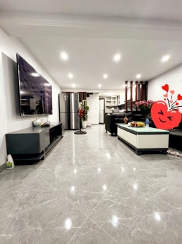 Bán nhà đẹp phố Ngọc Thụy, gần cầu Long Biên, 38m2, 5 tầng, giá gần 4 tỷ.