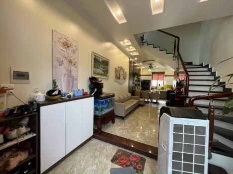 Cực gấp, bán nhà Cự Khối dân xây, ngõ rộng ô tô tránh, tặng full nội thất xịn đẹp, 45m*4T,3.6 tỷ