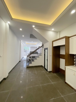 HIẾM BÁN NHÀ NGUYỄN SƠN 46M  5 TẦNG  GARA Ô TÔ NGÕ THÔNG  CHỈ 5 TỶ 5 LH EM TÂM