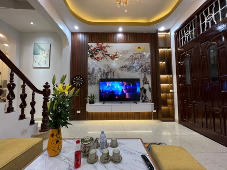 Bán gấp nhà Hào Nam để chuyển công tác. Tặng nội thất xịn