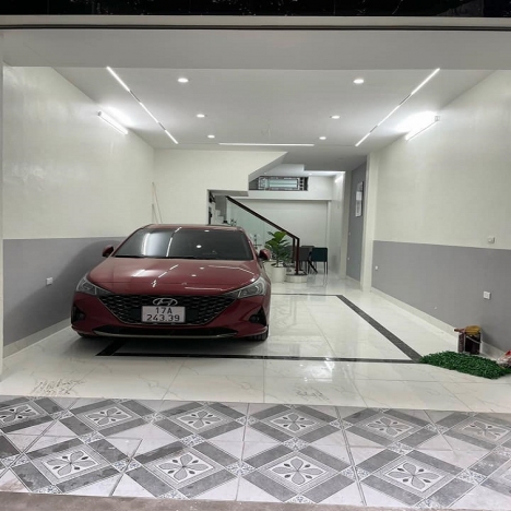 Phân lô , ô tô 16 chỗ Trần Quốc Hoàn 50m² xây 5T, mặt tiền 4.2m giá chào 12.7 tỷ, khu dân trí cao