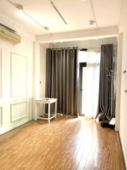 Bán nhà số mặt phố Nguyễn Thái Học, Ba Đình, 30m2, 5 tầng, giá 7.75 tỷ, TL