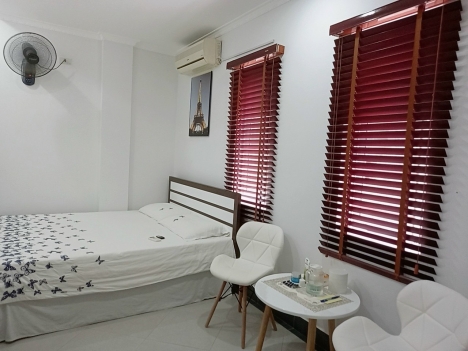 Bán nhà xinh phố Lê Lợi:
Ngõ 389 Lê Lợi rộng ~4-5m; (Chu Văn An ngoặt lên ngã 4 Trại Lính tiện