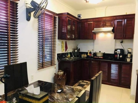 Bán nhà xinh phố Lê Lợi:
Ngõ 389 Lê Lợi rộng ~4-5m; (Chu Văn An ngoặt lên ngã 4 Trại Lính tiện