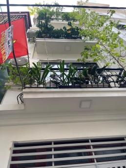 Bán nhà TĐC Giang biên Long biên . Dt 40 m. 4 tầng . Mt 3.5 m. Giá 6 tỷ.