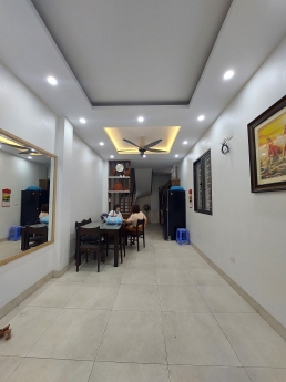 KIM ĐỒNG GIÁP BÁT - LÔ GÓC 3 THOÁNG – Ô TÔ ĐỖ CỬA - NHÀ MỚI CHỦ TỰ XÂY KIÊN CỐ - TẶNG FULL NỘI THẤT