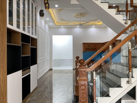 Bán Nhà Tân Cổ Điển 80m2 - Giát Vàng - Vạn Người Mê