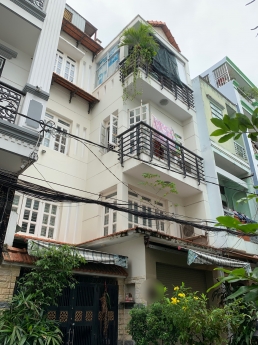 BÁN GẤP NHÀ 4 TẦNG - NGANG HƠN 6M - VỊ TRÍ CỰC ĐẸP.