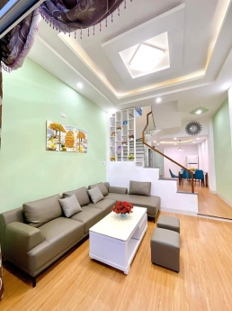 Bán Nhà Đường Trần Cao Vân, Ở Ngay, Ô Tô, Mặt Tiền 6M, Nhỉnh 2 Tỷ