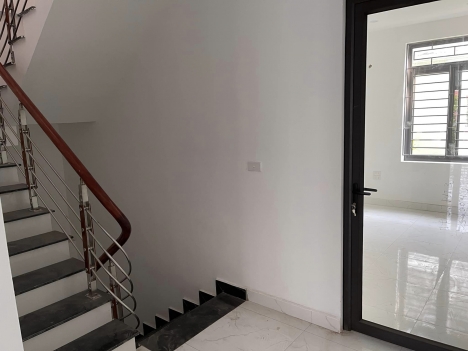 Chính chủ cần cho thuê nhanh căn nhà 3 tầng tại địa chỉ: 61 phố Hoàng Quốc Việt- Nghĩa Tân - Cầu