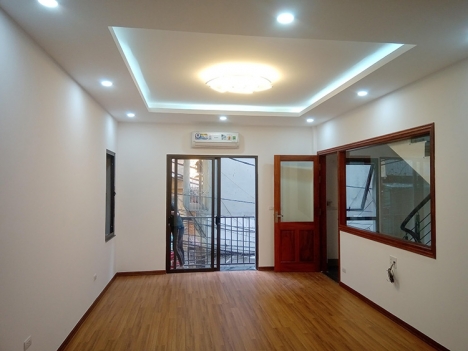 Cần bán nhà đương Láng, Đống Đa 42m2 x 4 tầng, MT 3,4m, Giá 5,1 tỷ