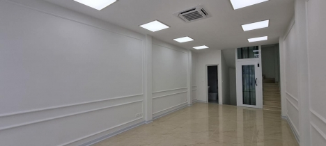 Bán Nhà Mặt Phố Quang Trung 46m2 - 5 Tầng Mt 3.6m- vỉa hè 8m- Giá  7.6Tỷ