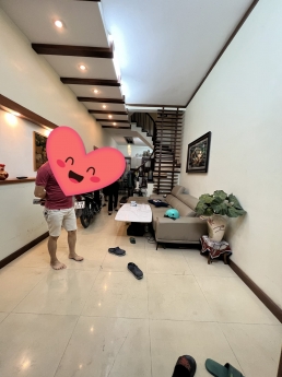 Đống Đa, bán nhà đẹp phố Chùa Láng, Oto đỗ cửa, đủ công năng 2 thoáng, 40m chỉ 6.5 tỷ