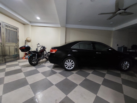 Bán nhà Hồng Tiến ; 5 tầng , 6 ngủ , gara oto , mới ở luôn. Giá 11,3 tỷ