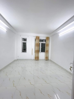 Bán Nhà Đường Trần Cao Vân, Ở Ngay, Ô Tô, Mặt Tiền 6M, Nhỉnh 2 Tỷ