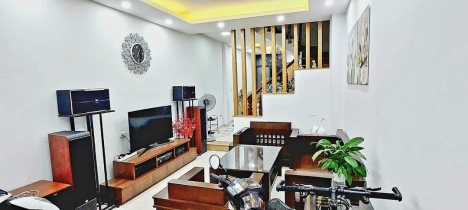 Quá VIP 6 TỶ - Bán Nhà ĐẸP Ngọc Thụy 59m,  Ô tô tránh, View Hồ Tuyệt đẹp