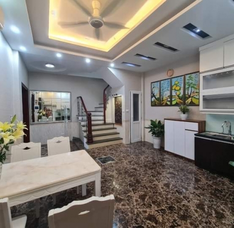 7 Tỷ Bán nhà Hộ khẩu GIA THỤY 65M, Ngõ Ô tô 7 chỗ Tránh, Tiện ích vô vàn