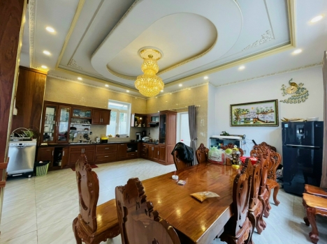 Cần bán căn biệt thự nghỉ dưỡng ở Phường 9, TP. Đà Lạt, giá 12,5 tỷ