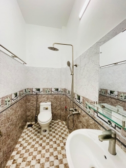 Cho thuê nhà Thái Thịnh Đống Đa, diện tích rộng