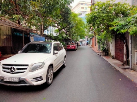 Đống Đa, bán nhà đẹp phố Chùa Láng, Oto đỗ cửa, đủ công năng 2 thoáng, 40m chỉ 6.5 tỷ