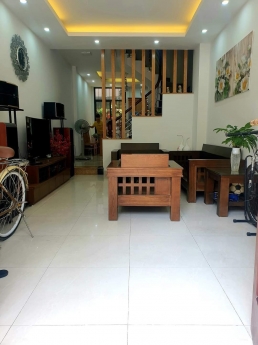 Quá VIP 6 TỶ - Bán Nhà ĐẸP Ngọc Thụy 59m,  Ô tô tránh, View Hồ Tuyệt đẹp