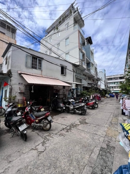 Ngộp ngân hàng cần bán gấp căn nhà  đường Ba Đình P.10 Q.8, 40m2 ,4.56 tỷ , Hẻm xe hơi , ô tô đỗ