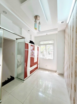 Gấp Nhà Mt xe tải đỗ cổng Trường chinh, 4x12.5,hơn 7 tỷ