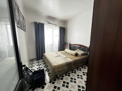 Chính chủ cần bán căn nhà xóm trung văn cao. Xe tải, taxi đỗ cửa. Diện tích 29m x 2,5 tầng. Giá