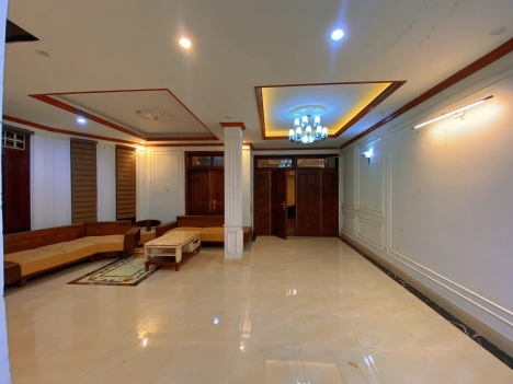 Bán biệt thự - Cầu Giấy - lô góc - mặt tiền rộng - 130m2 - ô tô tránh - kinh doanh