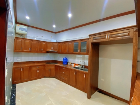 Bán biệt thự - Cầu Giấy - lô góc - mặt tiền rộng - 130m2 - ô tô tránh - kinh doanh