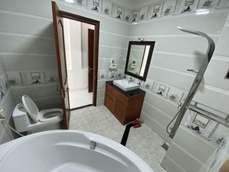 Bán Nhà Phan Văn Trị Gò Vấp Ô Tô Đậu Trong Nhà 5 PN 5 Tầng Nhà Mới Đẹp