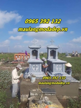 Lăng mộ công giáo bằng đá xanh chạm khắc tỉ mỉ