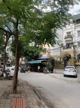 NHÀ LÔ GÓC MẶT HỒ BA MẪU+ VỈA HÈ RỘNG Ô TÔ TRÁNH- NHÀ PHỐ ĐỐNG ĐA 43M