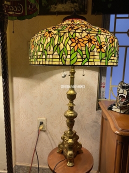 Giao lưu em đèn bàn tiffany hoa cúc họa mi