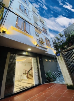 Cực Hiếm Nhà 4  Tầng Đà Nẵng 2 Ô Tô tránh nhau
