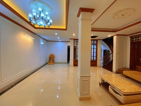 Bán biệt thự - Cầu Giấy - lô góc - mặt tiền rộng - 130m2 - ô tô tránh - kinh doanh