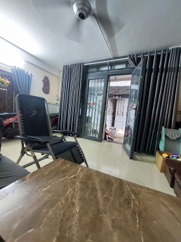 Nhà đẹp BTCT,  hoàn công đủ 1 trệt 1 lầu - gần chợ Thủ Đức, sát Phạm Văn Đồng – Giá 3ty750.