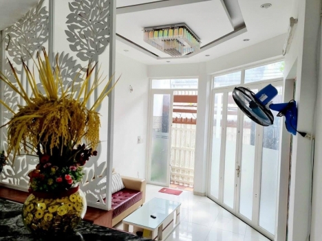 Gấp Nhà Mt xe tải đỗ cổng Trường chinh, 4x12.5,hơn 7 tỷ