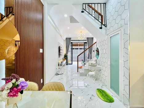Bán nhà Đất Thánh P6 Tân Bình 42m2, HXH, 3 tầng BTCT gIá tốt chỉ 3,6 tỷ
