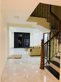 Bán nhà đẹp Yên Lãng trung tâm Đống Đa khu phân lô ngõ thông rộng ô tô đỗ cửa 50m2 - 7.9 tỷ