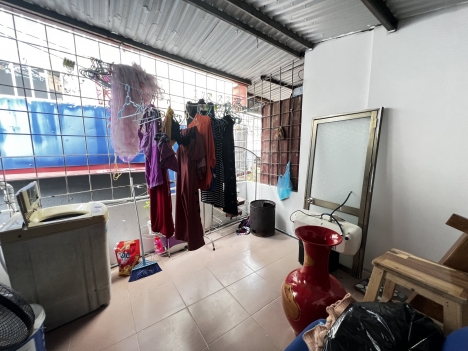 Chính chủ cần bán căn nhà xóm trung văn cao. Xe tải, taxi đỗ cửa. Diện tích 29m x 2,5 tầng. Giá