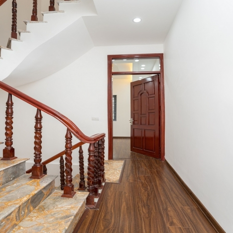 Bán nhà ngõ 165 Cầu Giấy - Cầu Giấy 42m2 xây 5 tầng, mặt tiền 3.8m giá 5.1 tỷ